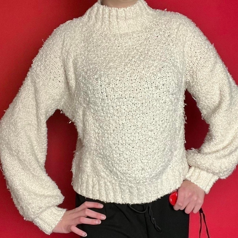 Fuzzy cream sweater 💛🤍​​​​​​​​​​​​​​​​​​​​​​